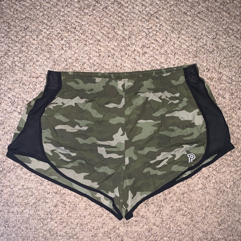 🌺3/20🌺 VS PINK! Running shorts Camo